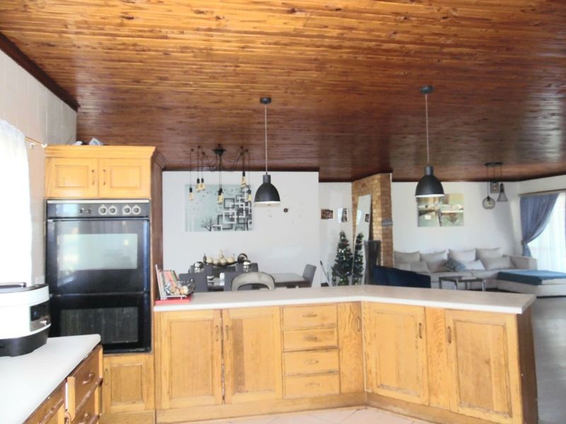 OASIS OF SPACE AND BEAUTY - Photo 4