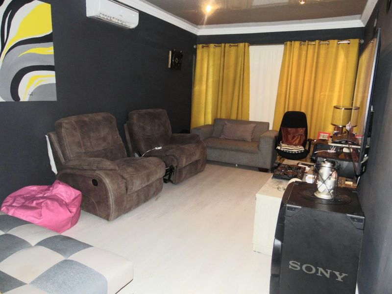 OASIS OF SPACE AND BEAUTY - Photo 9
