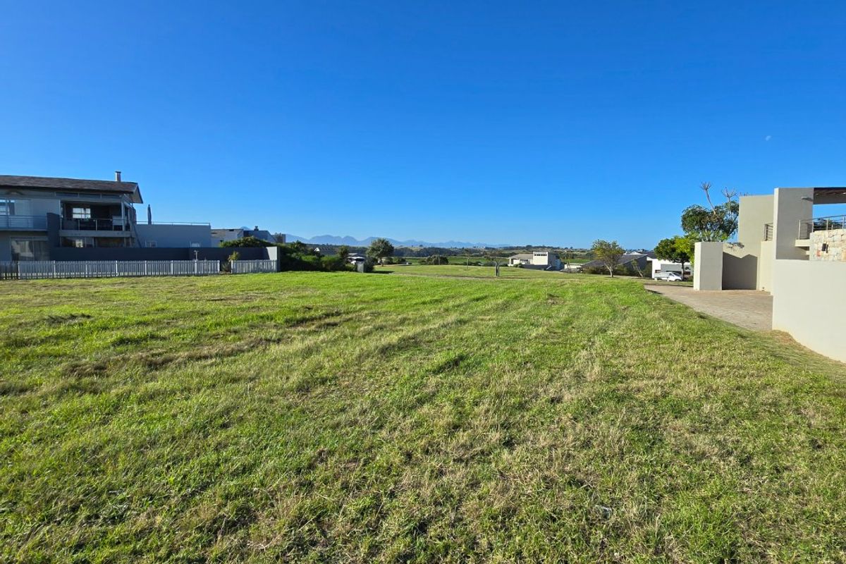 Stunning Oubaai Vacant stand with approved plans and VAT Included - Photo 3