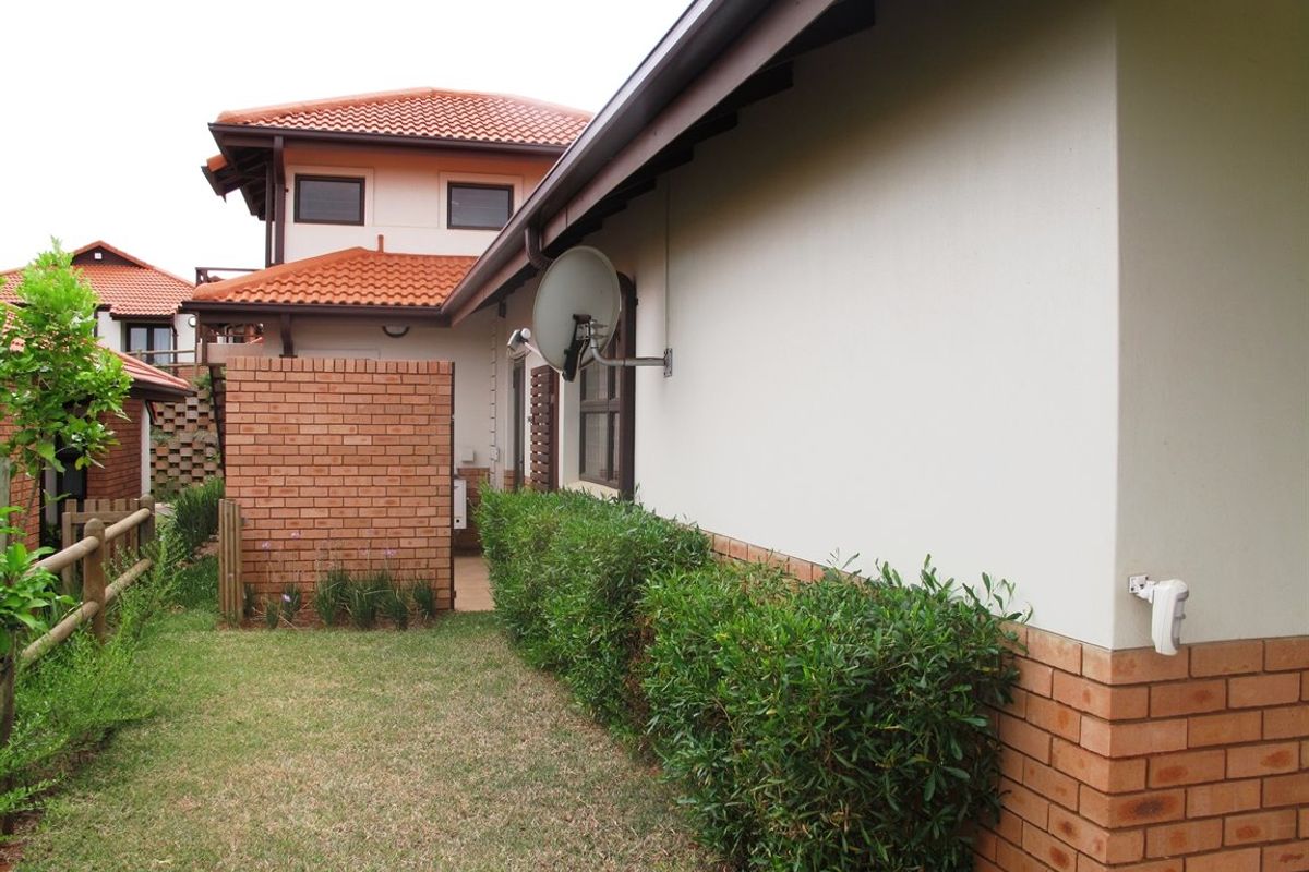 Izinga Ridge - freestanding cluster home in gated community - pet friendly - available 1st of October - Photo 4