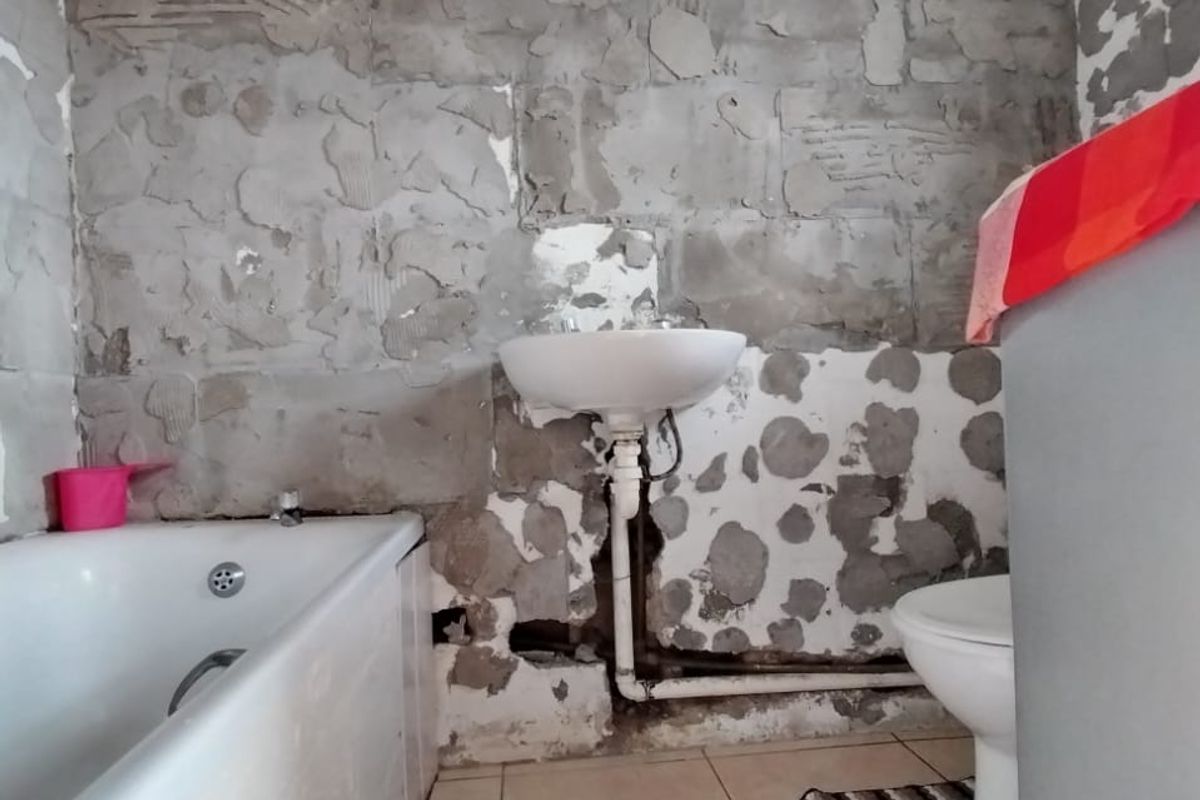 Two bedroom family home for sale in Pelican Park - Photo 3