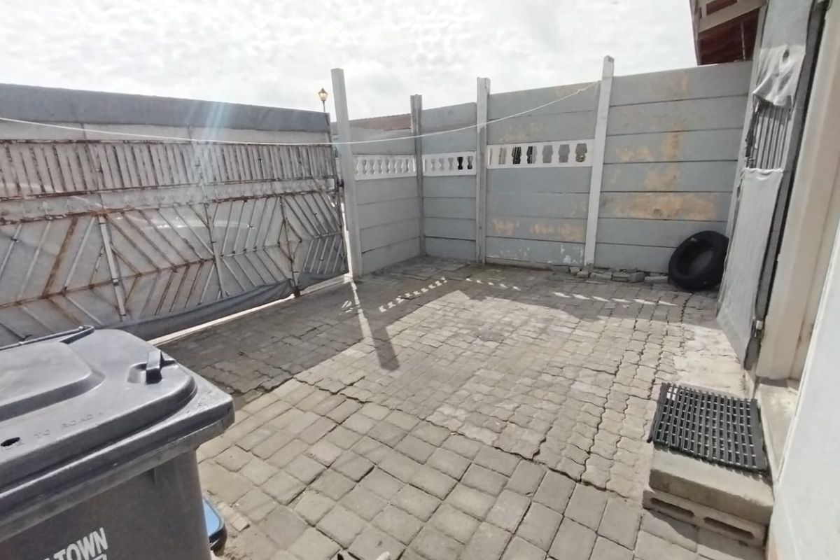 Two bedroom family home for sale in Pelican Park - Photo 2