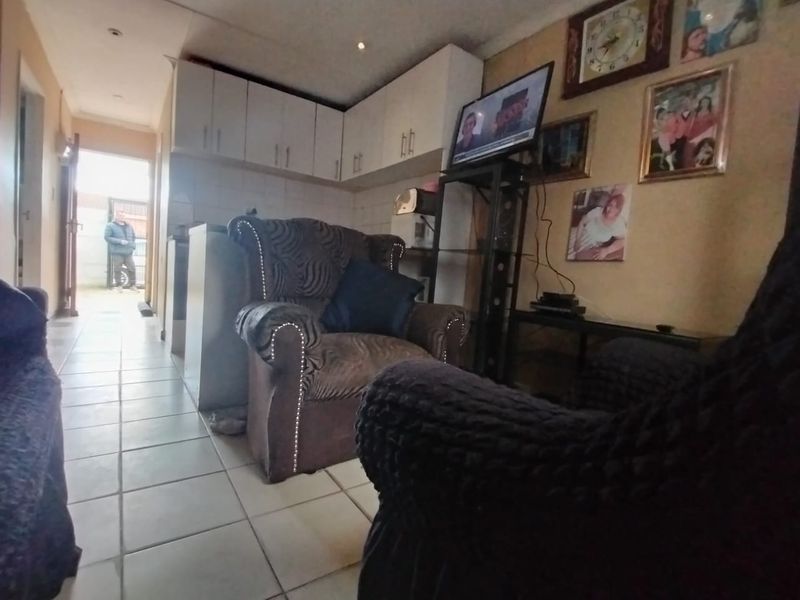 Two bedroom family home for sale in Pelican Park - Photo 5