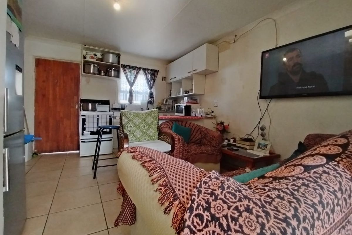 Two bedroom family home for sale in Pelican Park - Photo 4