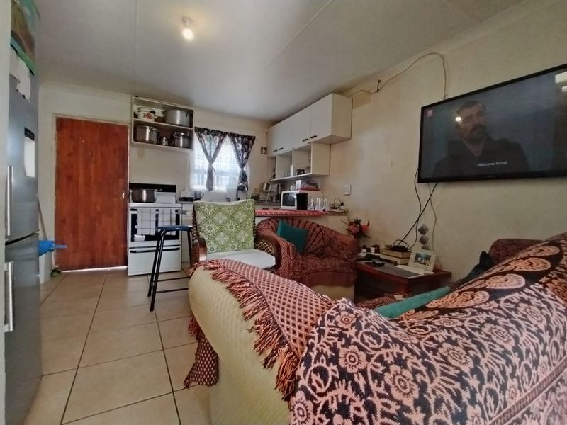 Two bedroom family home for sale in Pelican Park - Photo 4