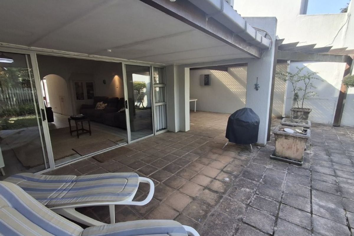 Charming Townhouse With Private Garden and Direct Beach Access...... - Photo 4