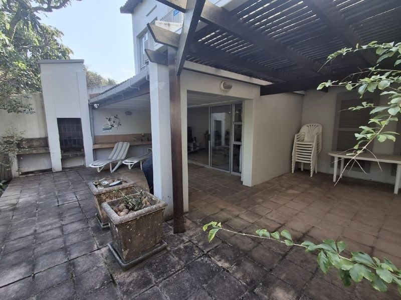 Charming Townhouse With Private Garden and Direct Beach Access...... - Photo 5