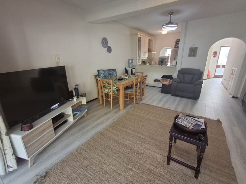 Charming Townhouse With Private Garden and Direct Beach Access...... - Photo 6