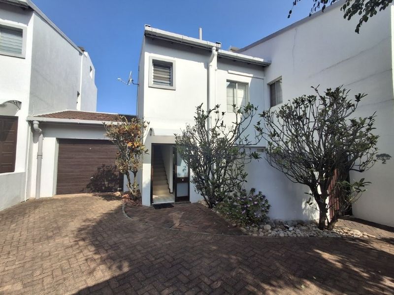 Charming Townhouse With Private Garden and Direct Beach Access...... - Photo 2