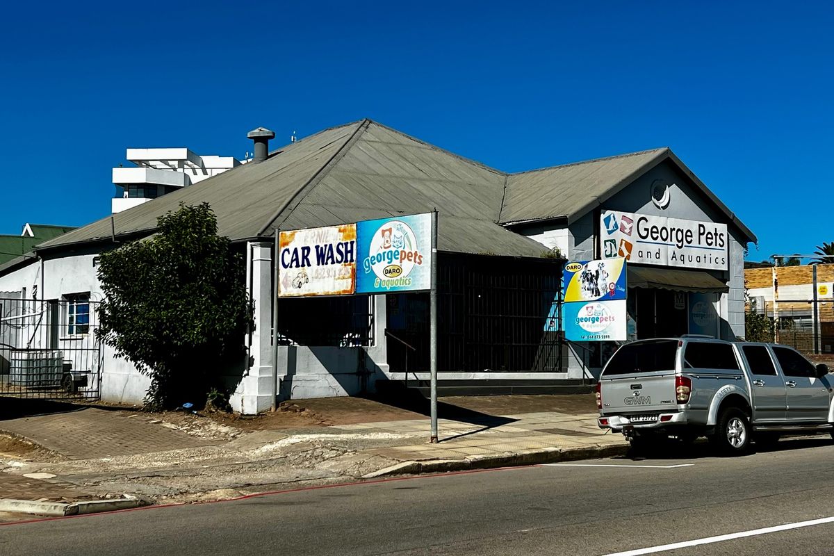 PRIME COMMERCIAL OPPORTUNITY IN HIGH-VISIBILITY LOCATION - Photo 3