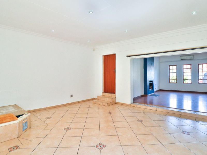 6 SECURE HOUSES - 3 BEDROOM, 2 BATHROOM, DOUBLE GARAGE AND INDOOR ENTERTAINMENT - Photo 7