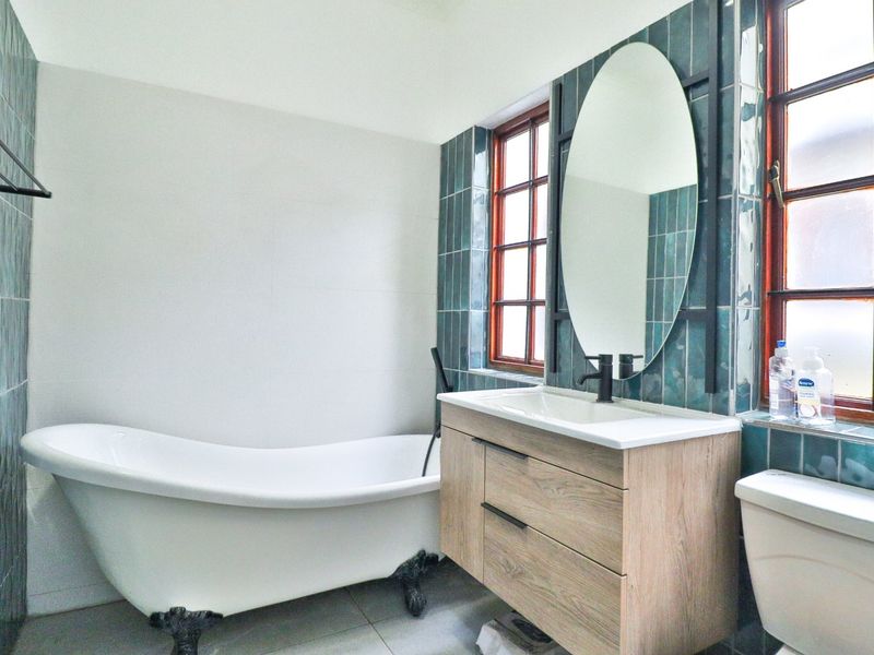 6 SECURE HOUSES - 3 BEDROOM, 2 BATHROOM, DOUBLE GARAGE AND INDOOR ENTERTAINMENT - Photo 6