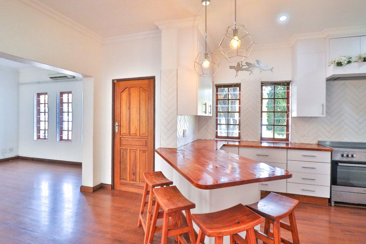 6 SECURE HOUSES - 3 BEDROOM, 2 BATHROOM, DOUBLE GARAGE AND INDOOR ENTERTAINMENT - Photo 5