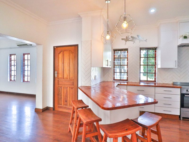 6 SECURE HOUSES - 3 BEDROOM, 2 BATHROOM, DOUBLE GARAGE AND INDOOR ENTERTAINMENT - Photo 5