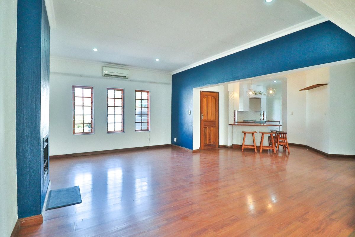 6 SECURE HOUSES - 3 BEDROOM, 2 BATHROOM, DOUBLE GARAGE AND INDOOR ENTERTAINMENT - Photo 4