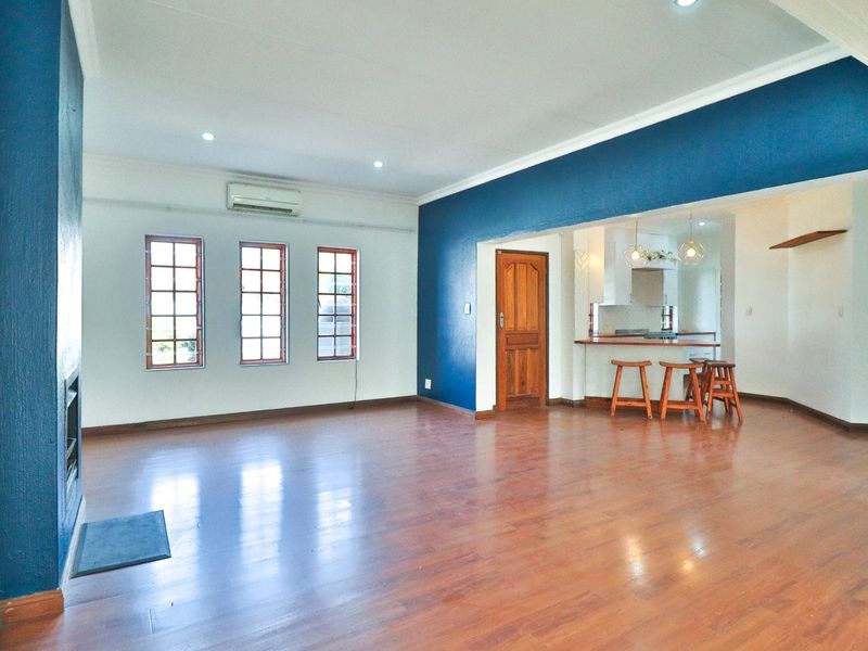 6 SECURE HOUSES - 3 BEDROOM, 2 BATHROOM, DOUBLE GARAGE AND INDOOR ENTERTAINMENT - Photo 4