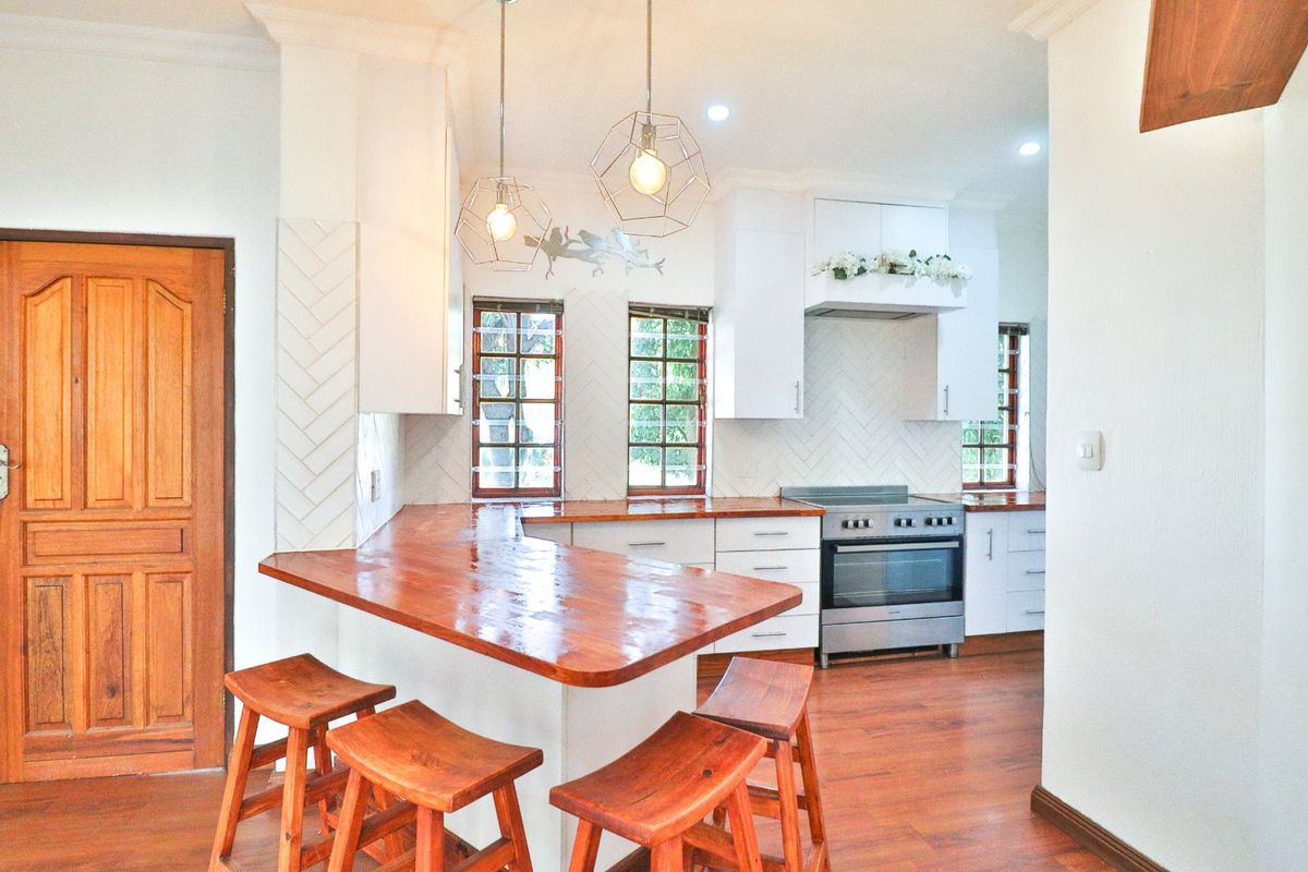 6 SECURE HOUSES - 3 BEDROOM, 2 BATHROOM, DOUBLE GARAGE AND INDOOR ENTERTAINMENT - Photo 3