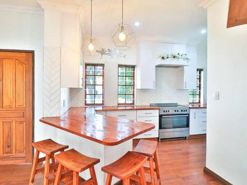 6 SECURE HOUSES - 3 BEDROOM, 2 BATHROOM, DOUBLE GARAGE AND INDOOR ENTERTAINMENT - Photo 3