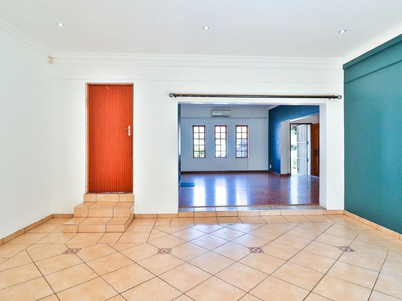 6 SECURE HOUSES - 3 BEDROOM, 2 BATHROOM, DOUBLE GARAGE AND INDOOR ENTERTAINMENT - Photo 10