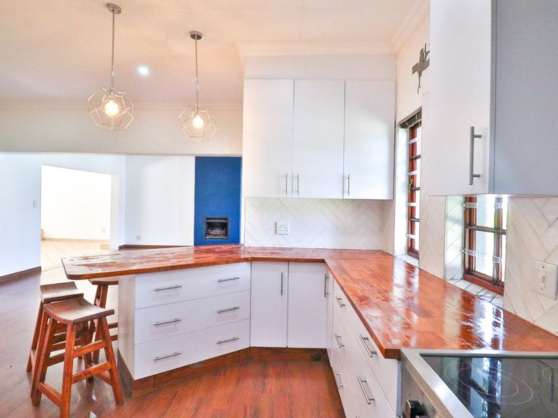 6 SECURE HOUSES - 3 BEDROOM, 2 BATHROOM, DOUBLE GARAGE AND INDOOR ENTERTAINMENT - Photo 9