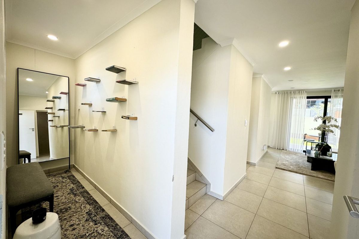 3 Bedroom Duplex Apartment for Sale in Greenstone  - Photo 2