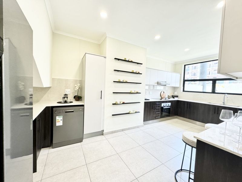 3 Bedroom Duplex Apartment for Sale in Greenstone  - Photo 8