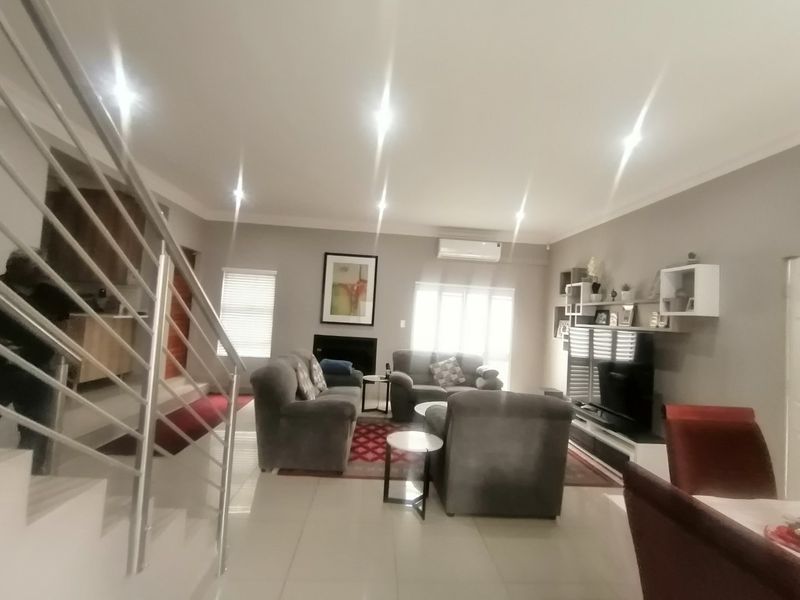 Stylish & Secure – Ready for You to Move In - Photo 3