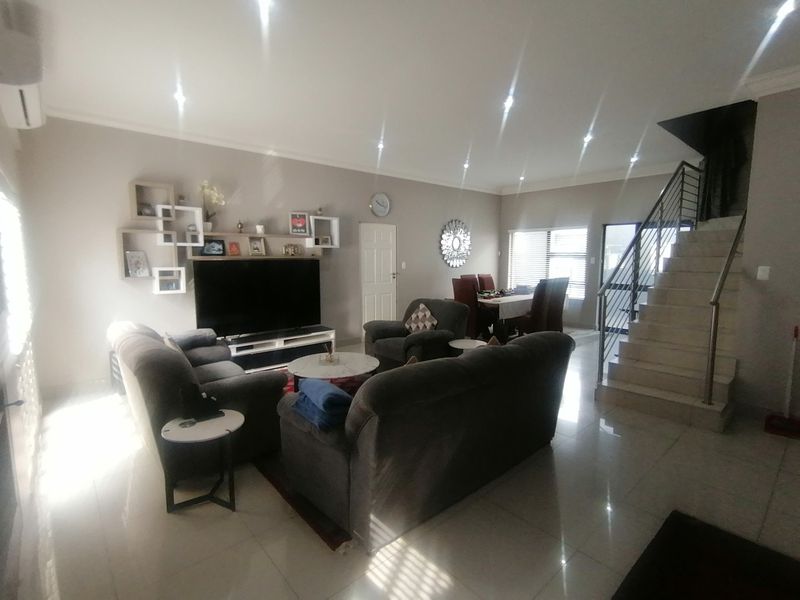 Stylish & Secure – Ready for You to Move In - Photo 5