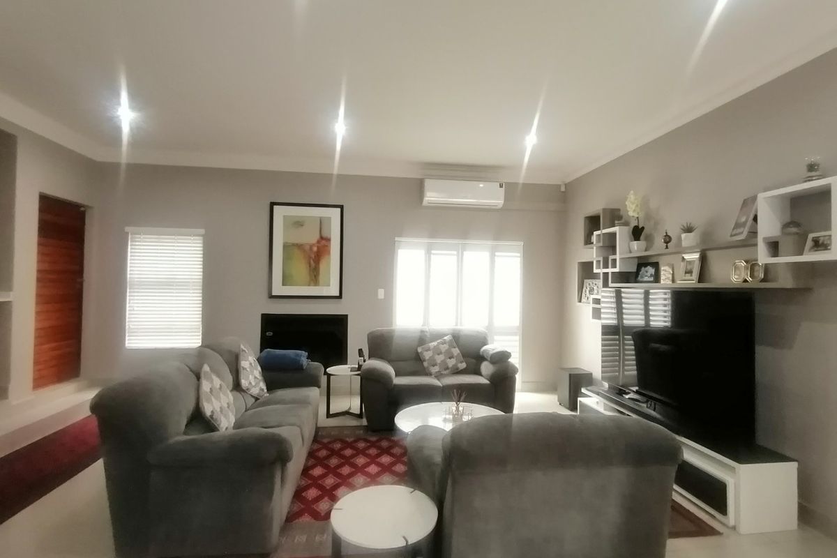 Stylish & Secure – Ready for You to Move In - Photo 2