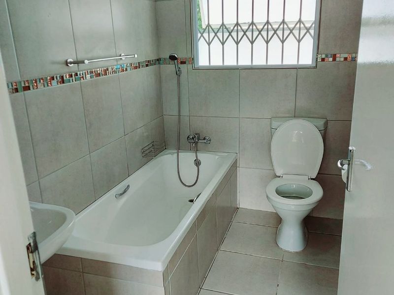 Modern Ground Floor 2-Bedroom with Private Garden - Photo 8