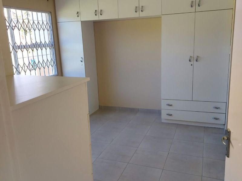 Modern Ground Floor 2-Bedroom with Private Garden - Photo 5