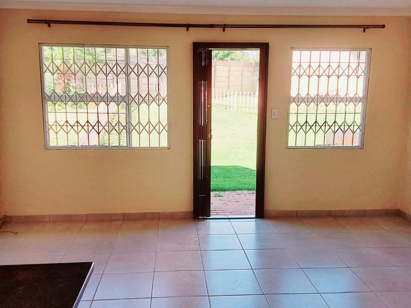 Modern Ground Floor 2-Bedroom with Private Garden - Photo 3