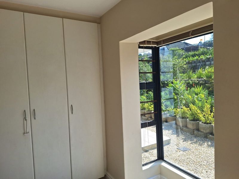 Conveniently Located 2-Bedroom Apartment in Knysna - Photo 10