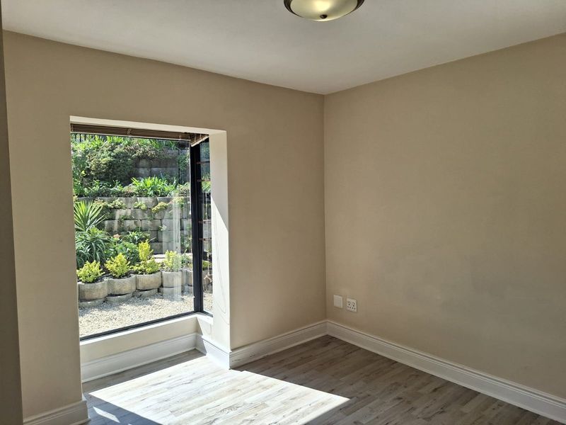 Conveniently Located 2-Bedroom Apartment in Knysna - Photo 8