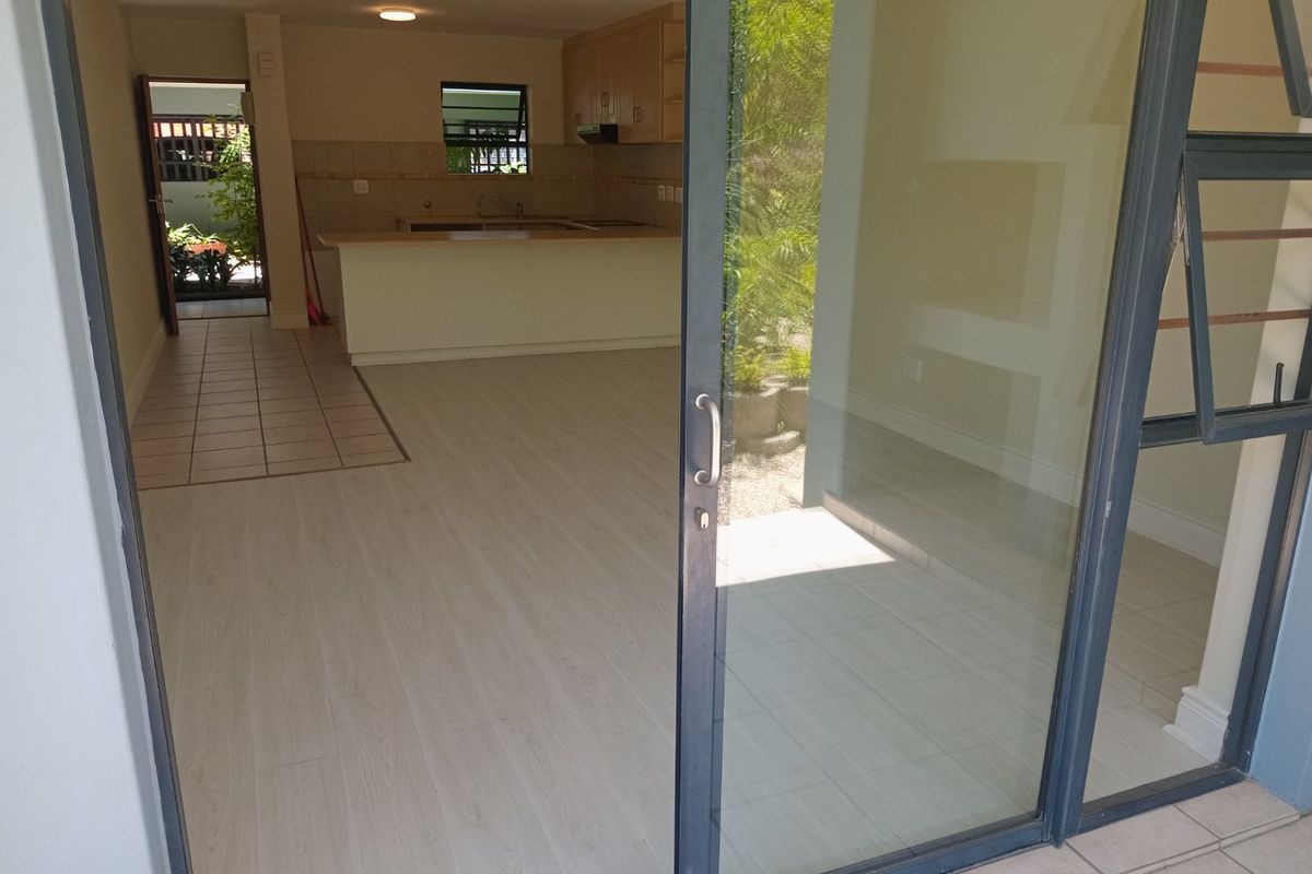 Conveniently Located 2-Bedroom Apartment in Knysna - Photo 4