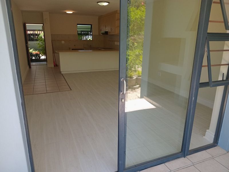 Conveniently Located 2-Bedroom Apartment in Knysna - Photo 4