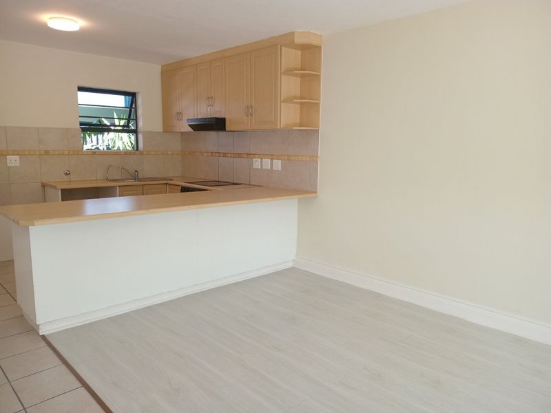 Conveniently Located 2-Bedroom Apartment in Knysna - Photo 5