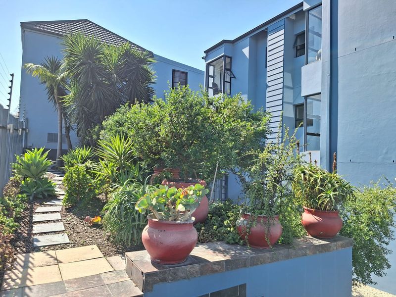 Conveniently Located 2-Bedroom Apartment in Knysna - Photo 1