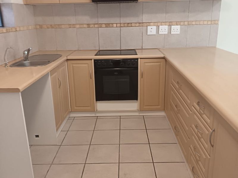Conveniently Located 2-Bedroom Apartment in Knysna - Photo 7