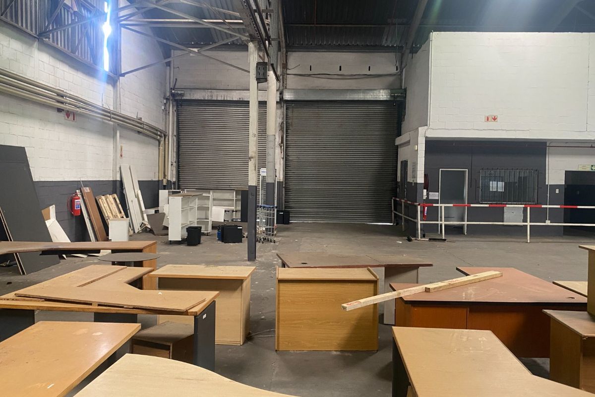2568m2 Industrial Space to Let  - Photo 4