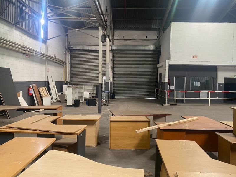 2568m2 Industrial Space to Let  - Photo 4