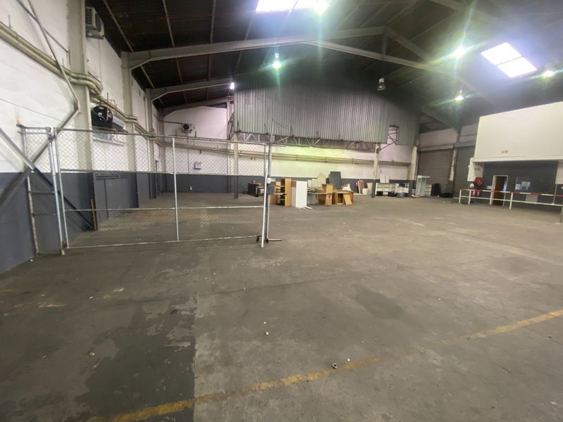 2568m2 Industrial Space to Let  - Photo 7