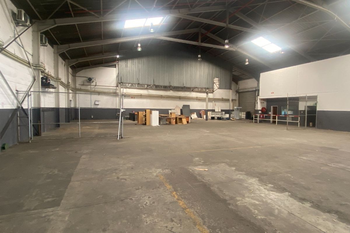 2568m2 Industrial Space to Let  - Photo 2