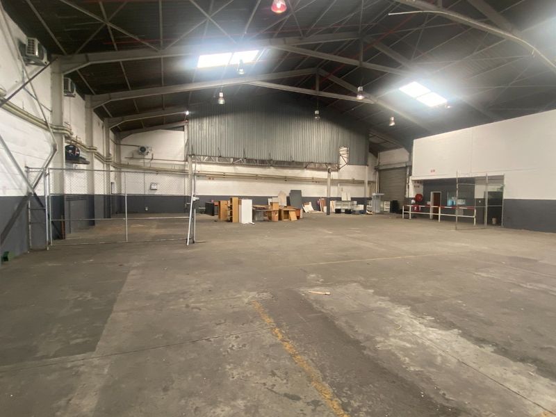 2568m2 Industrial Space to Let  - Photo 2