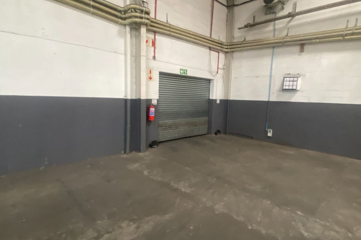 2568m2 Industrial Space to Let  - Photo 5