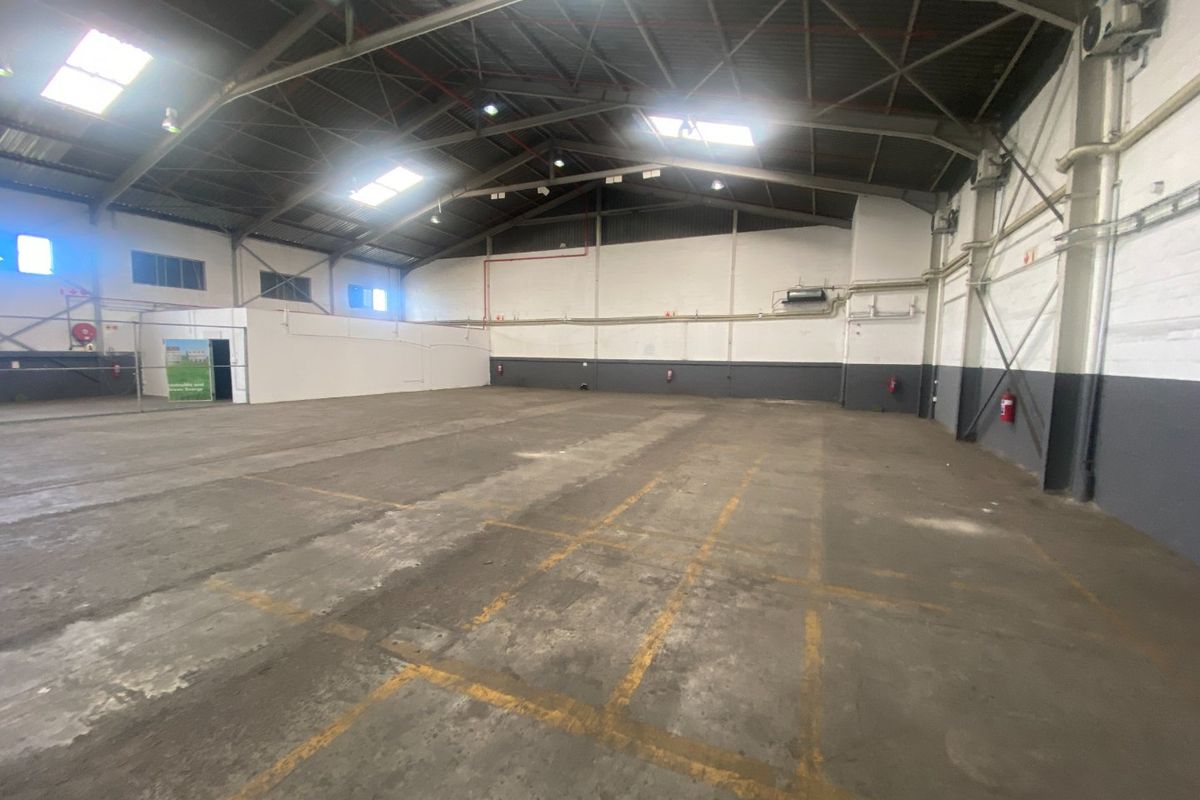 2568m2 Industrial Space to Let  - Photo 3
