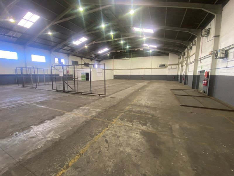 2568m2 Industrial Space to Let  - Photo 9