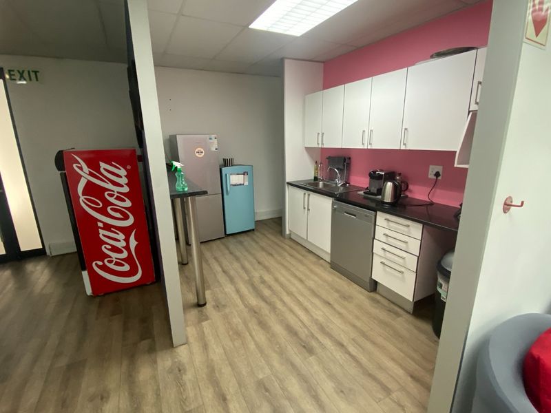 Commercial Office to Let in Century City - Photo 8