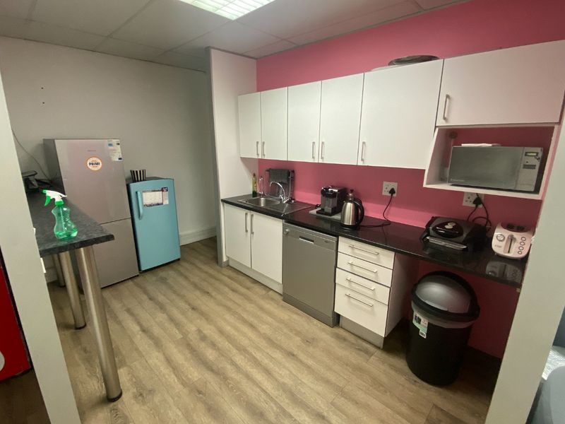 Commercial Office to Let in Century City - Photo 7