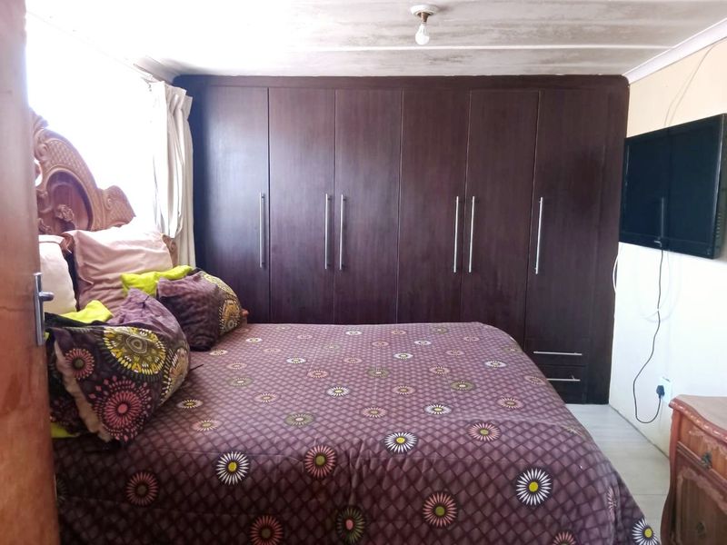 For Sale: 2 Bedroom Home with Spacious Yard - Photo 8